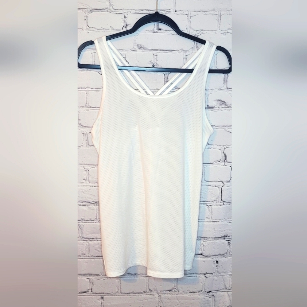 Victoria sport tank top size medium